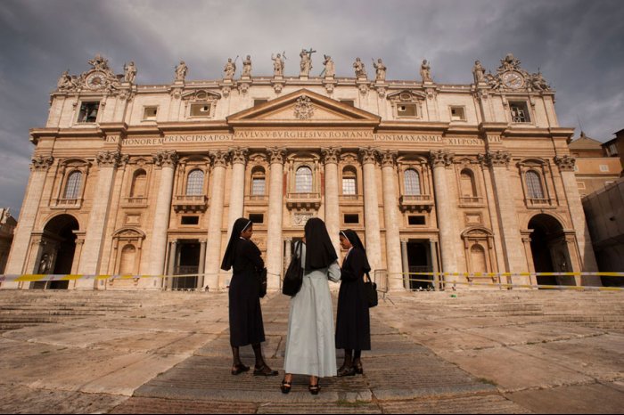 Roma - Vaticano - Monjas - Basílica de San Pedro - Italia