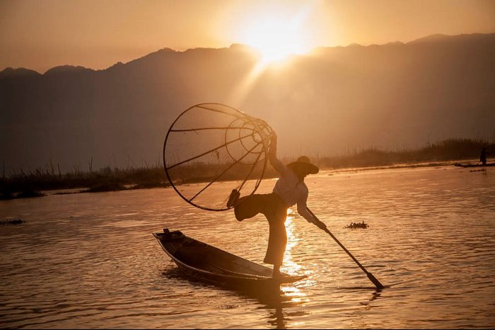 Birmania - Myanmar - Lago Inle - Pescador